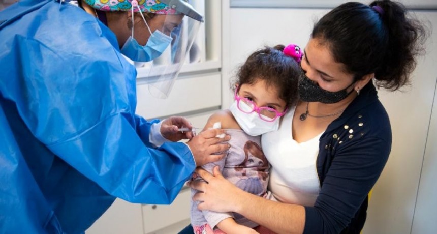 Comienza hoy a aplicarse la vacuna de refuerzo a niñas, niños y adolescentes