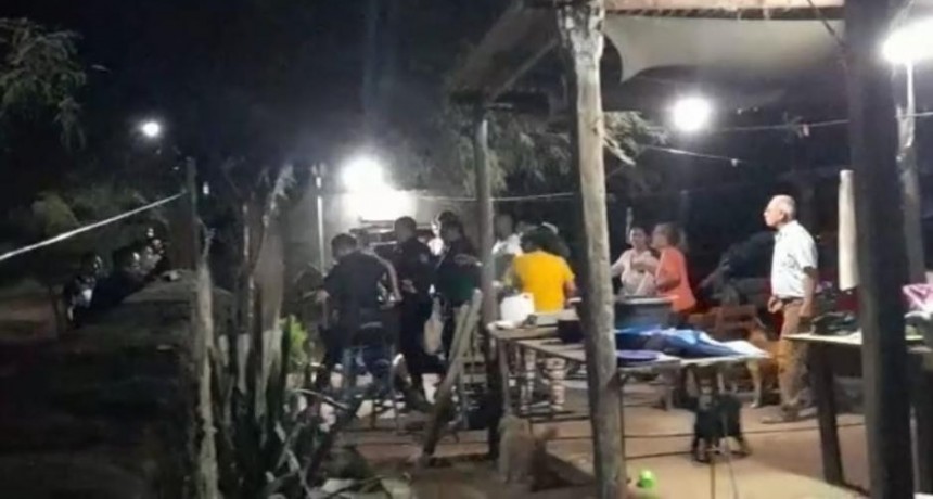 Chocó con su auto la casa de su pareja y quiso autolesionarse con un arma blanca