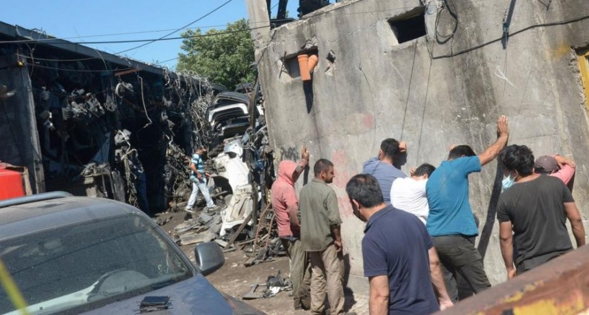 Detienen a dos de los dueños de Los Angelitos y secuestran $1 millón, autopartes y armas