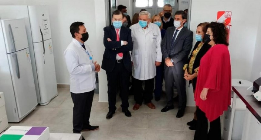 Carla Vizzotti y Zamora inauguraron el CEAMM en el hospital Mama Antula