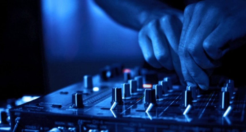 Hoy se celebra el Día Internacional del DJ: 8 curiosidades que seguro no sabías sobre esta profesión