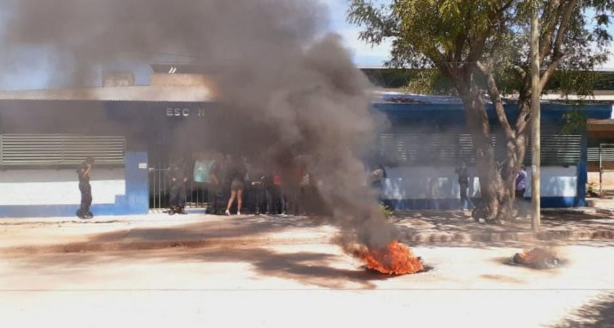 Quimili: Padres de alumnos piden expulsar a menor que llevó drogas a escuela