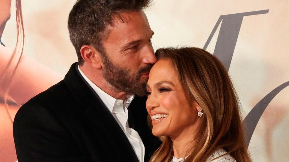 Jennifer Lopez y Ben Affleck se comprometieron y sellaron su amor con un lujoso anillo