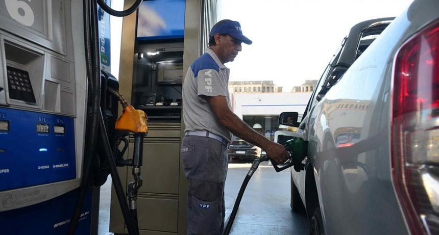 Podría faltar la nafta en estaciones de servicio durante Semana Santa