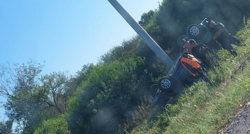 Vuelco en la Ruta 34: tres ocupantes que iban a Las Termas terminaron con heridas
