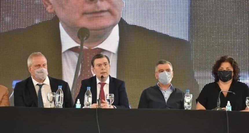 El Gobernador celebró el lanzamiento del programa “Mirarnos” acompañado por los ministros Zabaleta, Vizzotti y Perczyk.