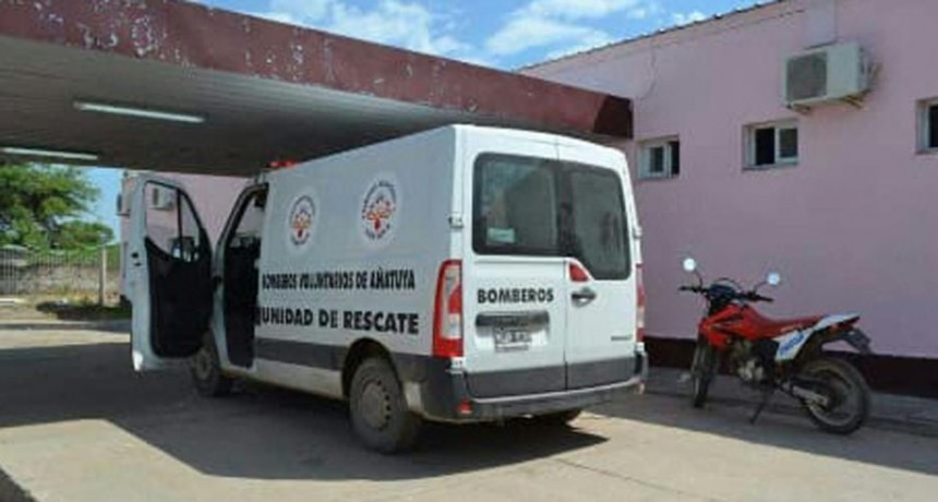 Estudiante de 13 años que esperaba a su novia fue golpeado por otro alumno frente al colegio