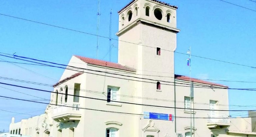 Familiares agreden a policías en aprehensión de sujeto tras robo de celulares en Dora