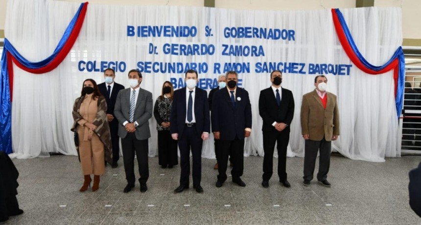 Zamora inauguró un colegio secundario en Bandera
