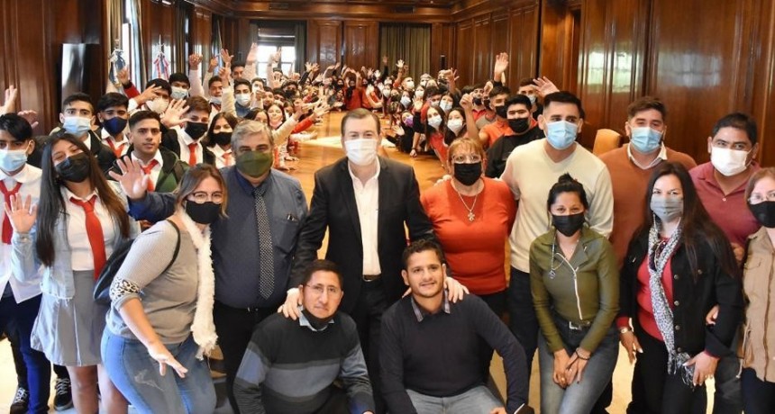 Estudiantes de Icaño y de Medellín visitaron al gobernador