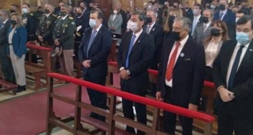 El gobernador estuvo presente en el Tedeum por el 25 de Mayo