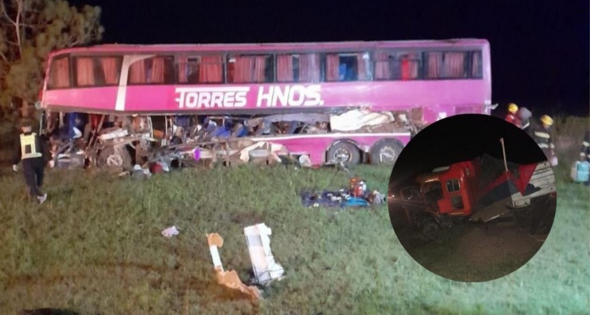 Ruta 34: al menos cuatro muertos en choque camión y un colectivo que salió de Santiago del Estero