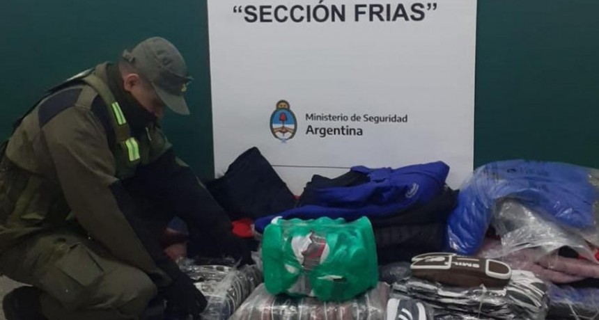 Interceptan colectivos y secuestran mercadería sin aval aduanero por más de $1 millón
