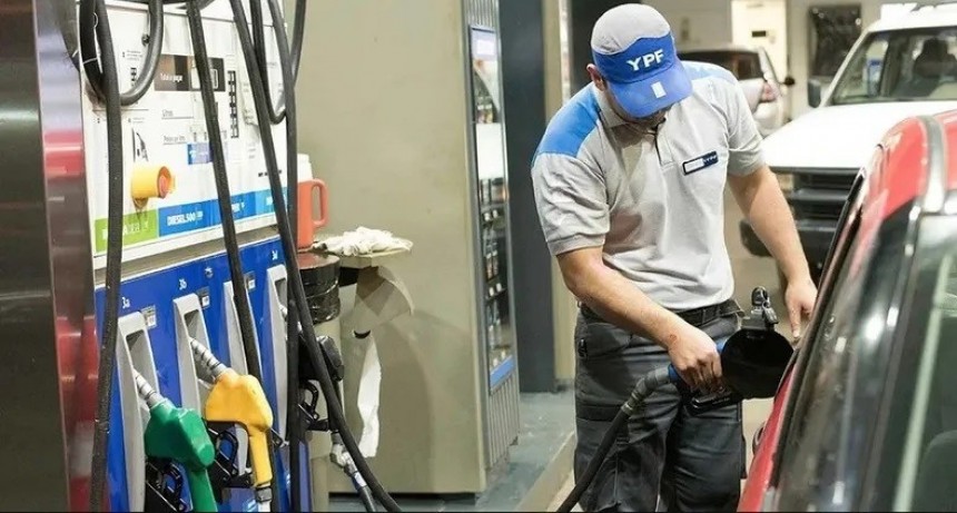 Por la escasez de gasoil, los vehículos con patente extranjera pagarán más caro