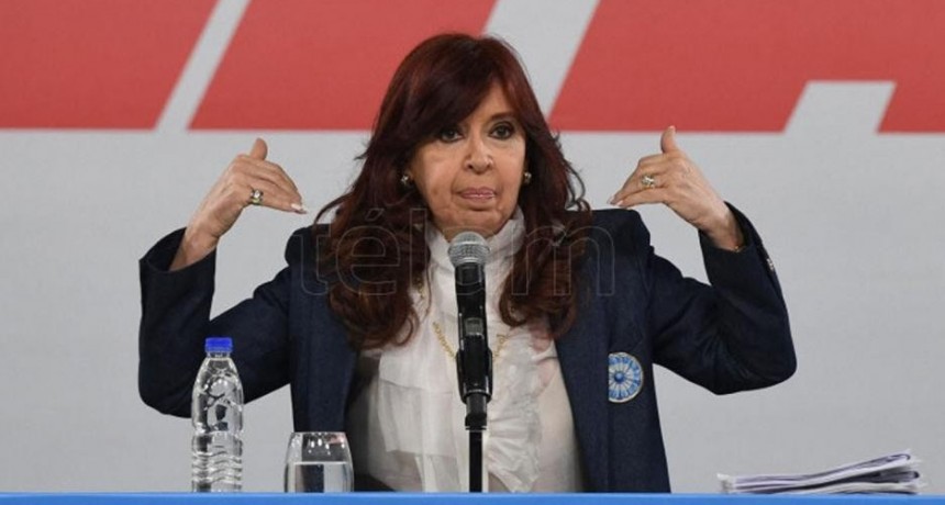 Fuertes críticas de Cristina a la gestión de Alberto, con foco en la política económica de Guzmán