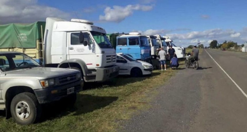 Paro de transportistas se extiende en el tiempo y en más provincias: ya temen un desabastecimiento