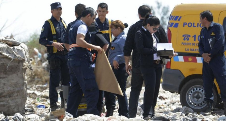 La Aguada, Río Hondo: empleado buscaba cartones entre el basural y descubrió un feto envuelto en una sábana