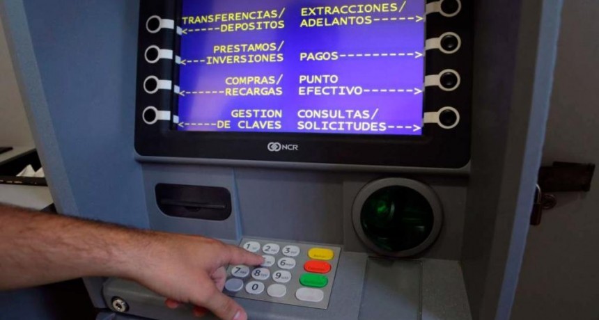 Empleados públicos cobran la primera parte del bono aguinaldo de 150 mil pesos