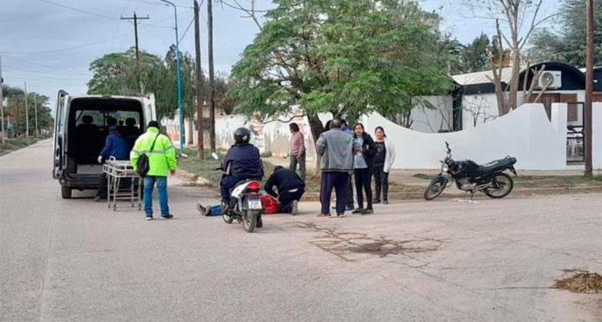 Accidente en Añatuya: una familia en moto chocó a un ciclista y lo abandonó