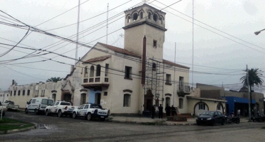 Depravados manosean a una menor y le roban el celular