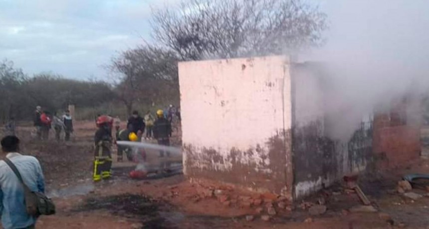 Incendio consumió una vivienda del barrio Las Malvinas