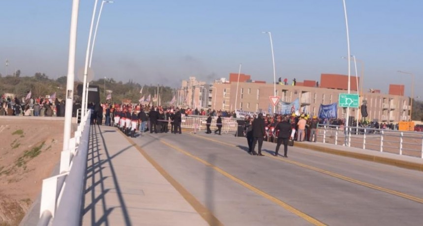 Todo listo para inaugurar el puente a la altura de Avenida Solís que une Santiago y La Banda