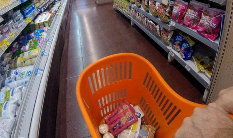 Ocho de cada diez personas modificaron sus consumos por la inflación, la mayoría en alimentos