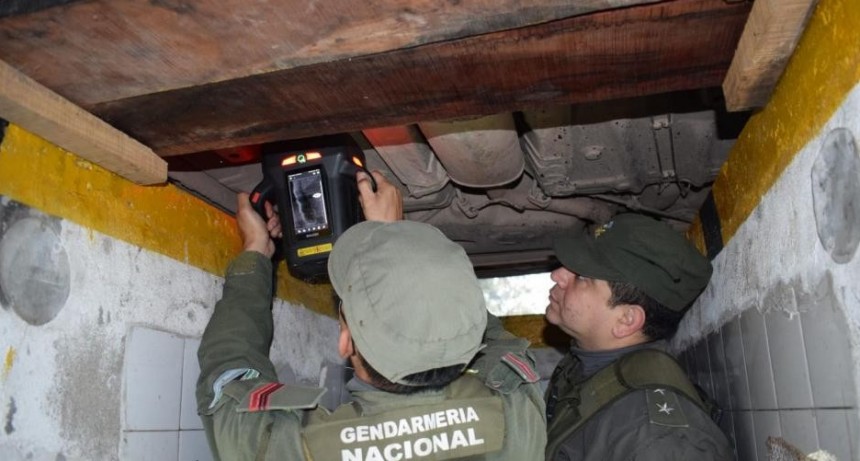 Narcotráfico: Una familia viajaba en un auto con más de 23 kilos de cocaína