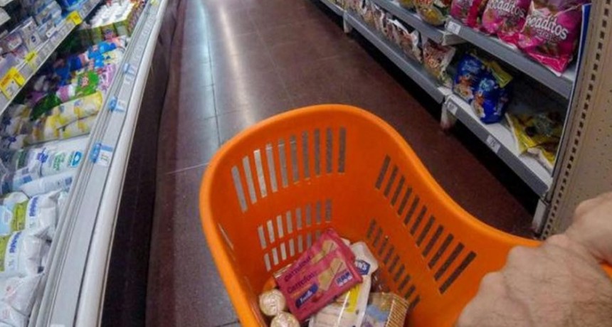 Ocho de cada diez personas modificaron sus consumos por la inflación, la mayoría en alimentos