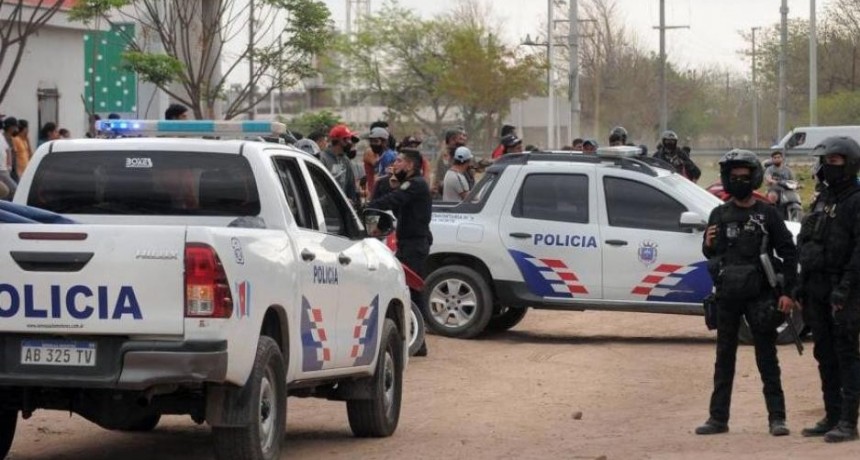 Descubren a estudiante con drogas y arma de fuego en una escuela de Los Juríes