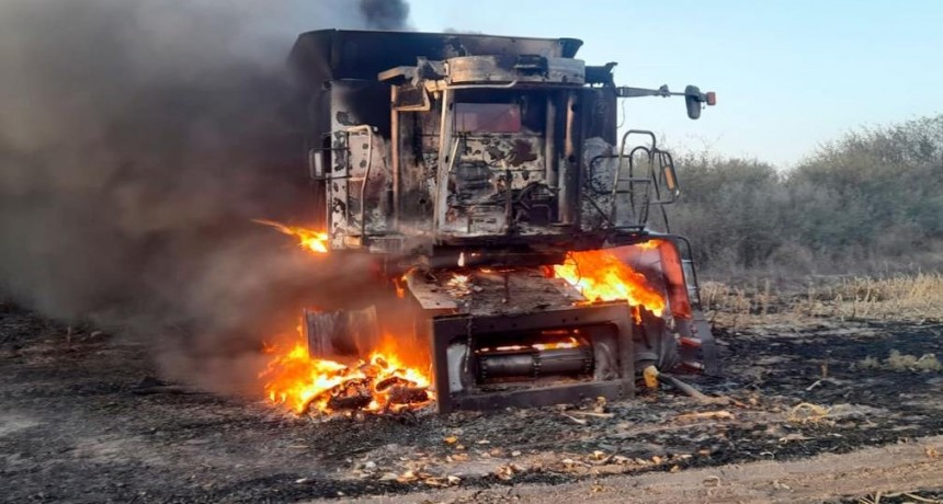 Real Sayana: voraz incendio destruyó una cosechadora