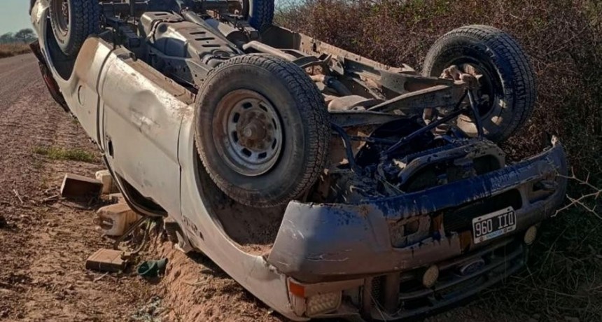 Un trabajador de una estancia se salvó de milagro tras volcar y dar varios tumbos