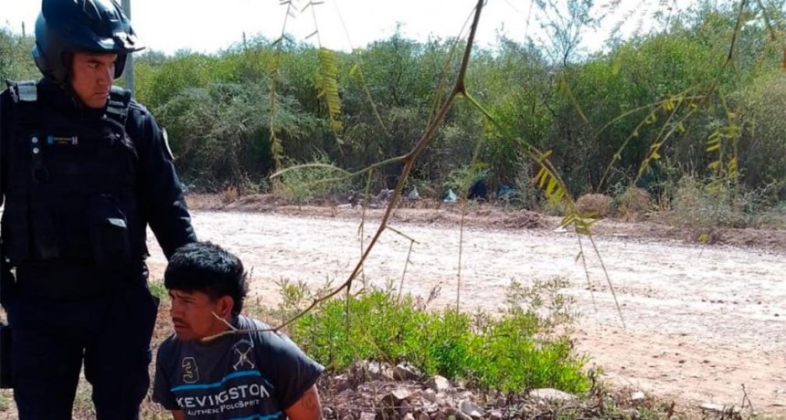 Añatuya: vecinos detuvieron a “Mariachi” cuando llevaba bienes robados