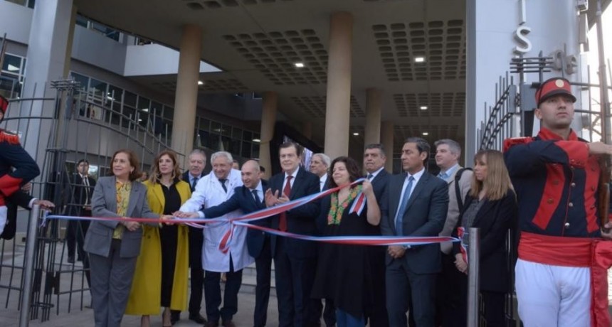 El gobernador Zamora junto a Vizzotti dejaron inaugurado el edificio del Ministerio de Salud