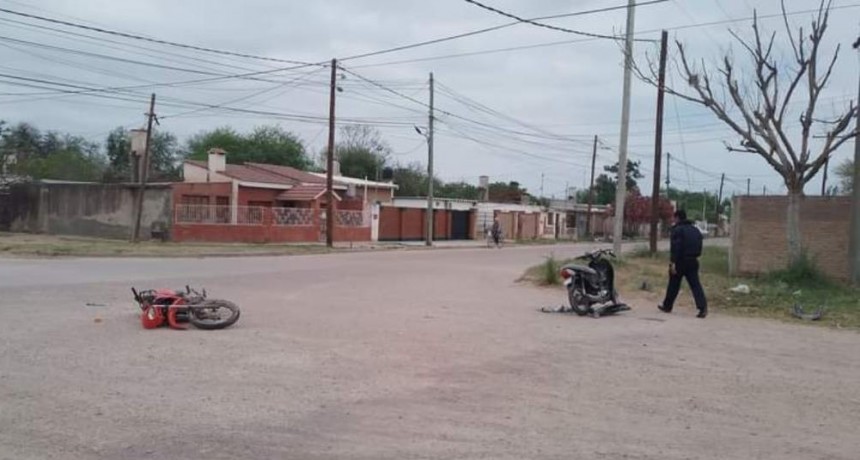 Dos personas resultaron lesionadas tras un violento choque de motos