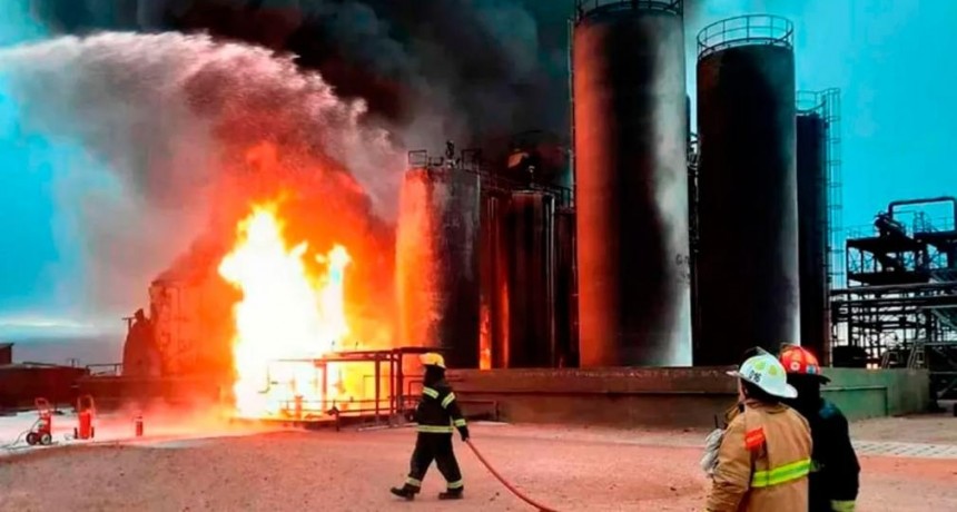 Neuquén: explotó un tanque en una refinería y hay al menos tres muertos