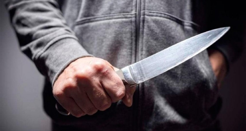 Agredió físicamente y la amenazó con un cuchillo a su ex