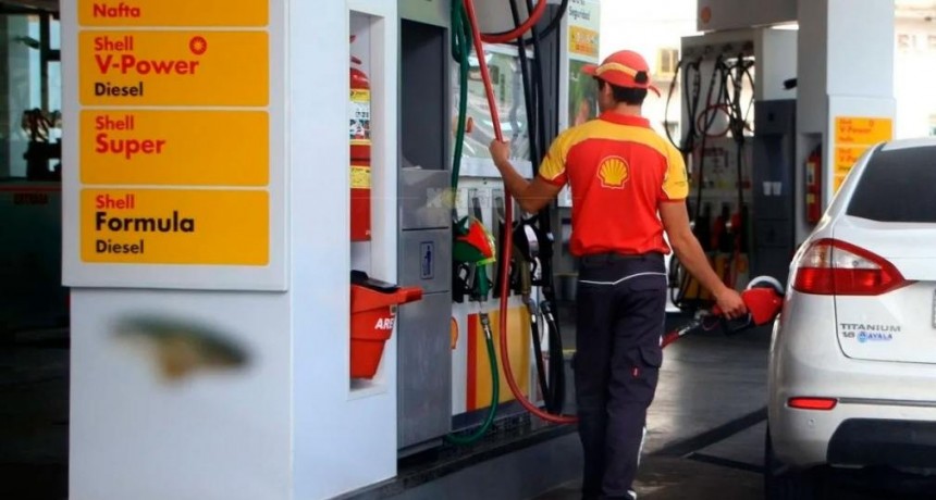 Ante la incertidumbre electoral, Shell, Axion y Refinor aumentaron el precio de sus combustibles