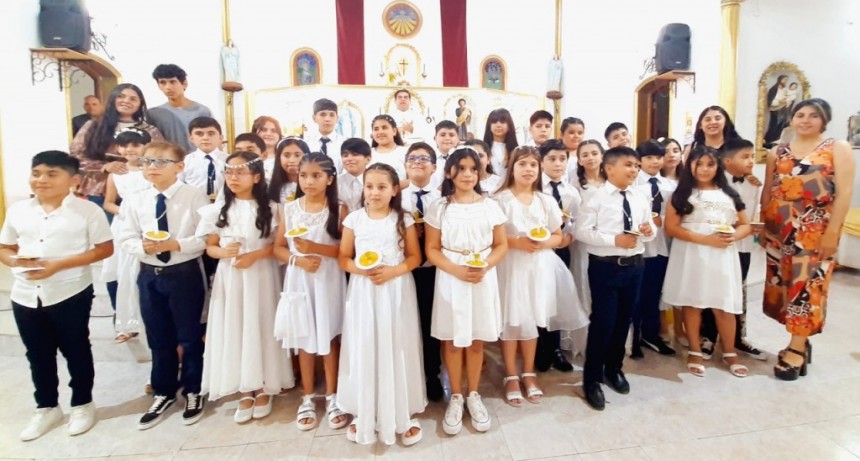 250 niños reciben la Primera Comunión en la Capital de la Tradición