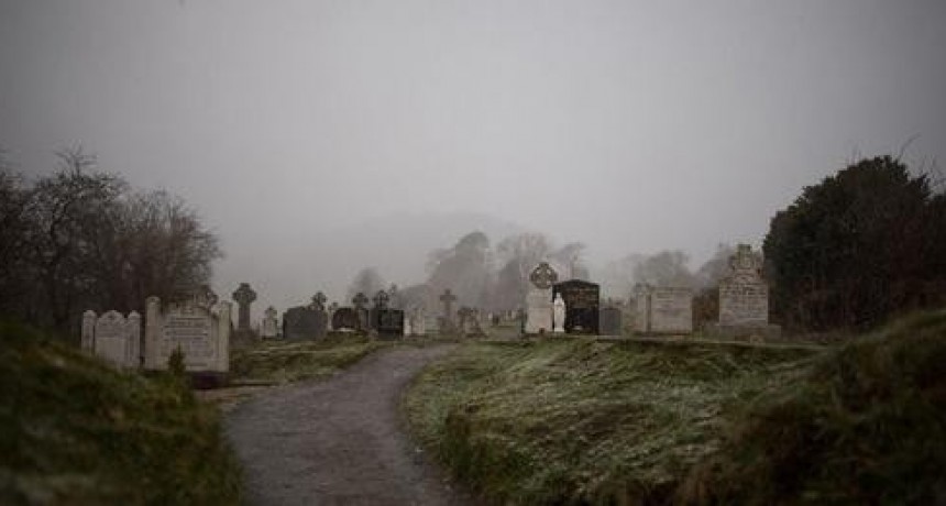 Inquietante: un adolescente entró a un cementerio para buscar una pelota y desapareció